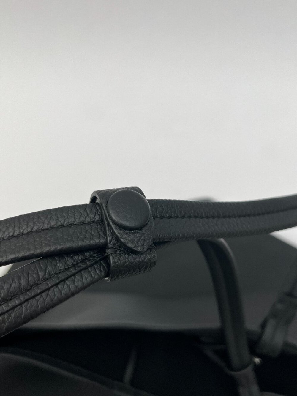 Tote Bag - BLACK - Classic tote bag textured calfskin leather - Picture 7 of 10
